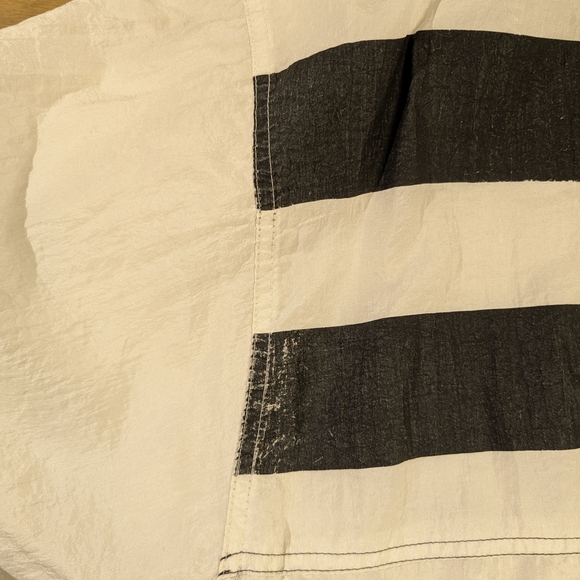 🏁 Vintage Black & White Geometric Windbreaker - Picture 6 of 6